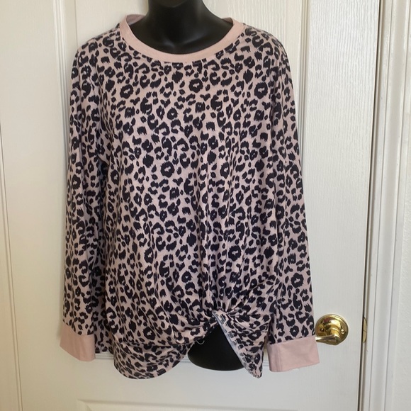 Tops - Leopard print top